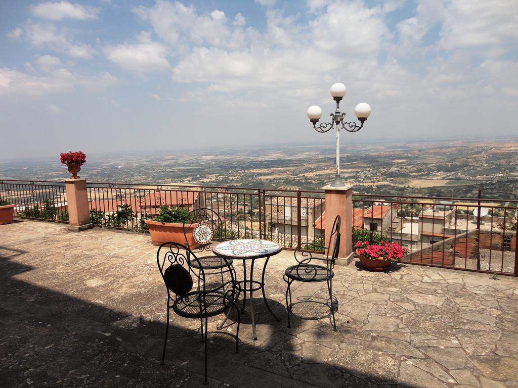 Albergo Villa Nobile Chiaramonte Gulfi Bagian luar foto