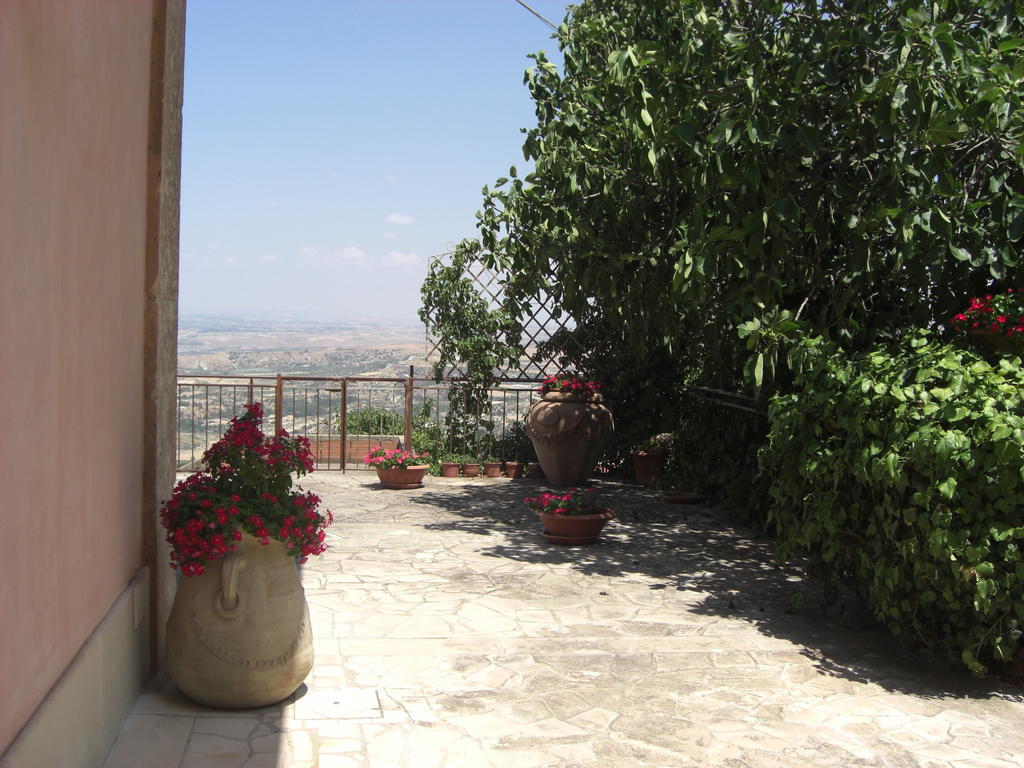 Albergo Villa Nobile Chiaramonte Gulfi Bagian luar foto