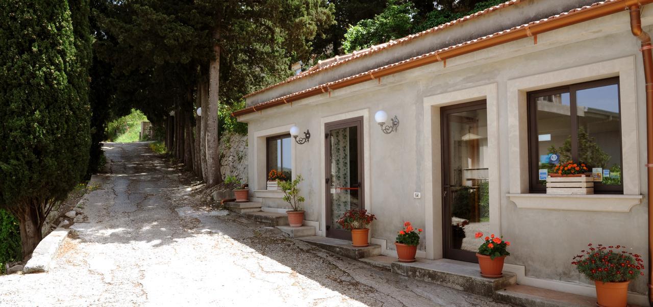 Albergo Villa Nobile Chiaramonte Gulfi Bagian luar foto